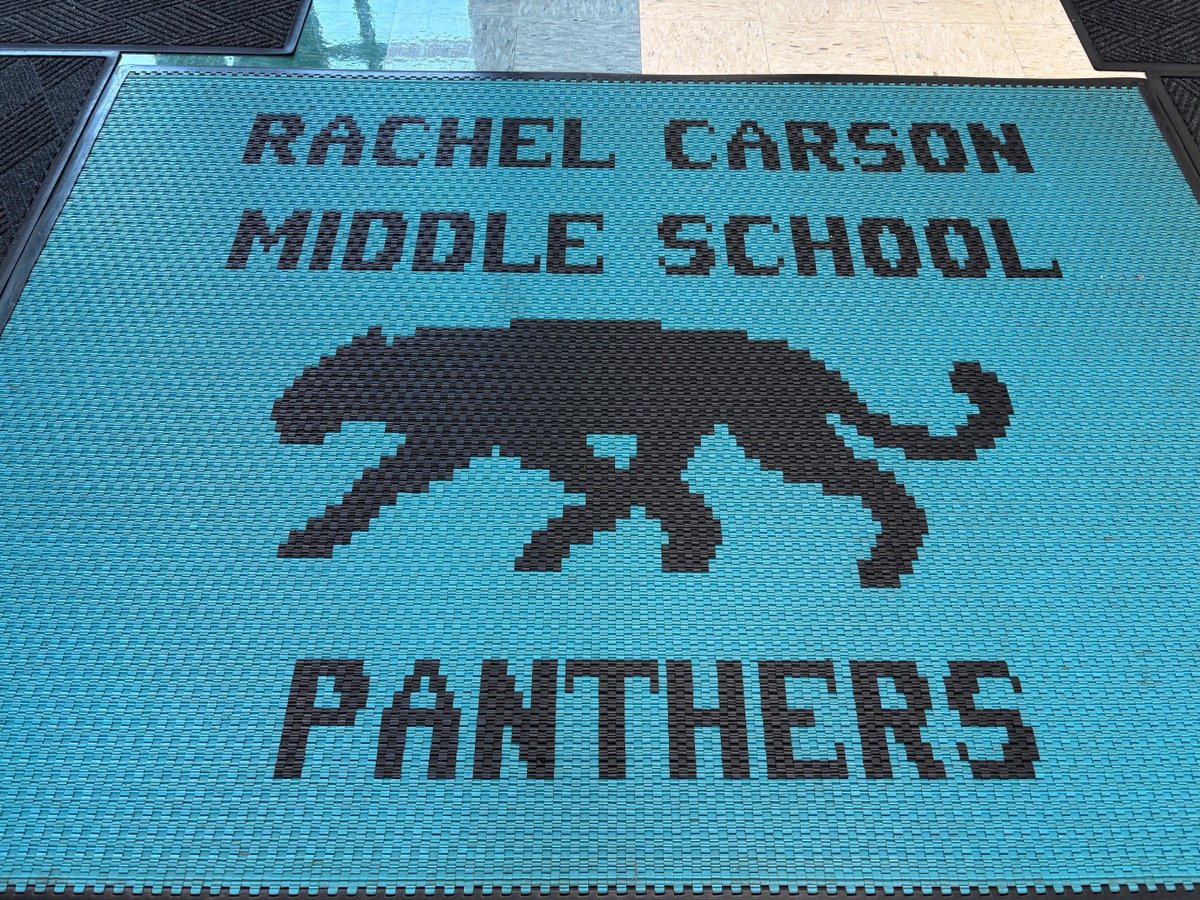 ffxconnector's tweet photo. 🚌🎒 It was great chatting with students and parents at Rachel Carson Middle School’s back-to-school event this week!

We shared information about Fairfax Connector routes near the school, the free Student Bus Pass program and the new TRIP100 fare assistance program. https://t.co/BGo2bkLgb3