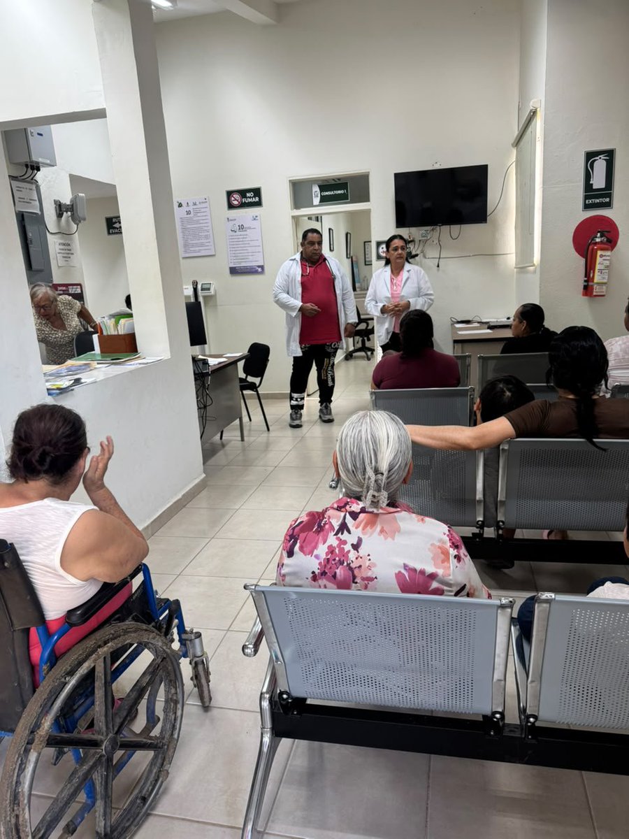 GalenosSinaloaC's tweet photo. Comenzando la jornada laboral con charlas sobre prevención de cáncer cervico uterino y Dengue. UPNS Tetamecha, Sinaloa, México. #CubaCoopera, #BMCSinaloa. https://t.co/iKjH9nyqDS
