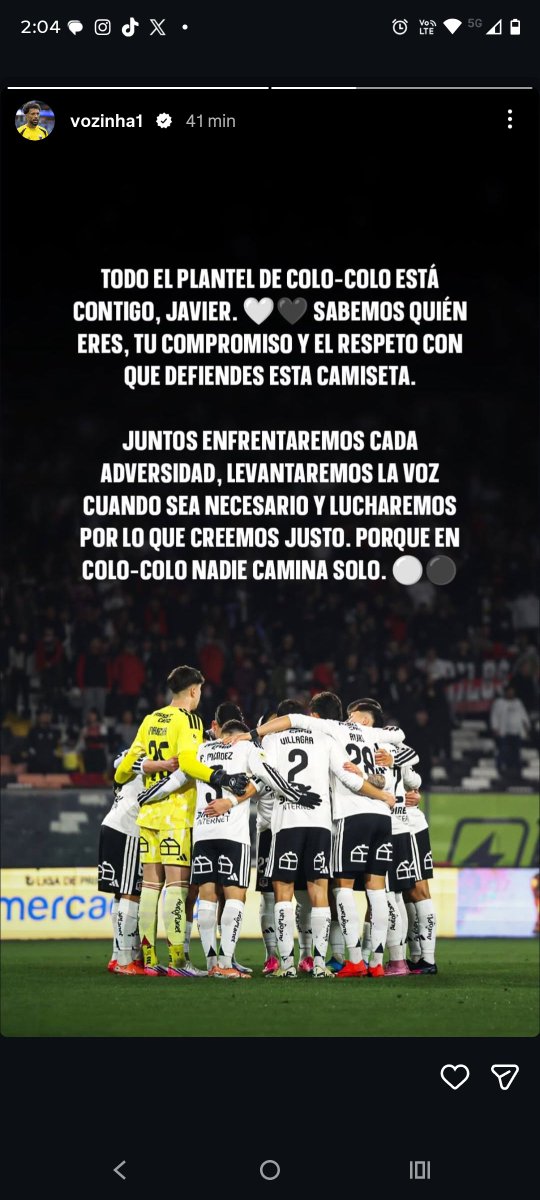 caciquealbo56's tweet photo. Todos los jugadores apoyando a Javier Correa como tiene que ser, para el próximo partido de Colo-Colo la garra Blanca tiene que hacer algún lienso en apoyo también o uno que diga NUNCA SAPO.
#VamosColocolo https://t.co/jgRqUZ8GaC