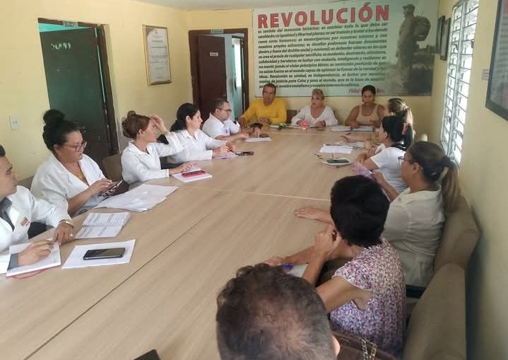 InfanteYaumara's tweet photo. Desarrollamos Estrategia PAMI
#PuertoPadre
Evaluamos el manejo individual de cada paciente de alto riesgos
#LasTunas
#Cuba
@yosmel_duany
@octavio630810
@dgslastunas https://t.co/1nioxBHymJ