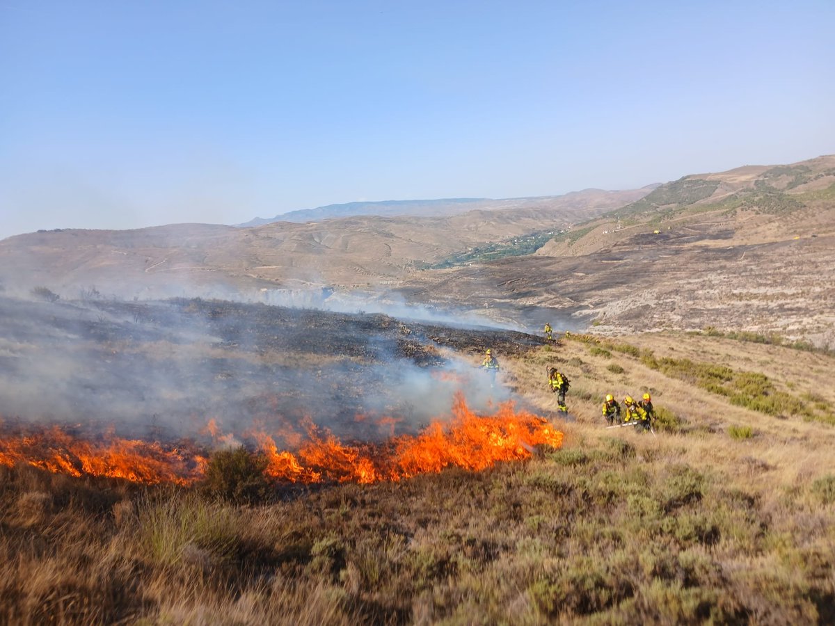 AT_Brif's tweet photo. 20:05📸#IFCervera #LaRioja 

@briflubia regresa a su base después de trabajar en el incendio junto a compañeros de la CARIF Rioja y dos Romeos @lariojaorg 

Somos #BRIF de @mitecogob https://t.co/eQNvFF7GFN