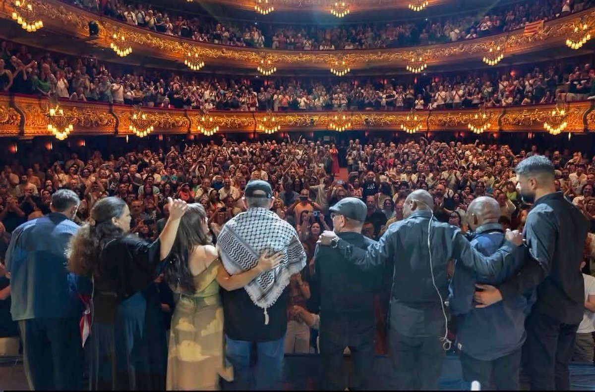 cubacooperaven's tweet photo. La poesía y la dignidad no se silencian con ruido. Frente a los boicots, la voz de Silvio y el sentir de Cuba resuenan con más fuerza, amor y verdad. ❤️🎶
#Cuba #CDRCuba #CubaNoSeRinde #SilvioRodriguez https://t.co/hBzlbygjgz