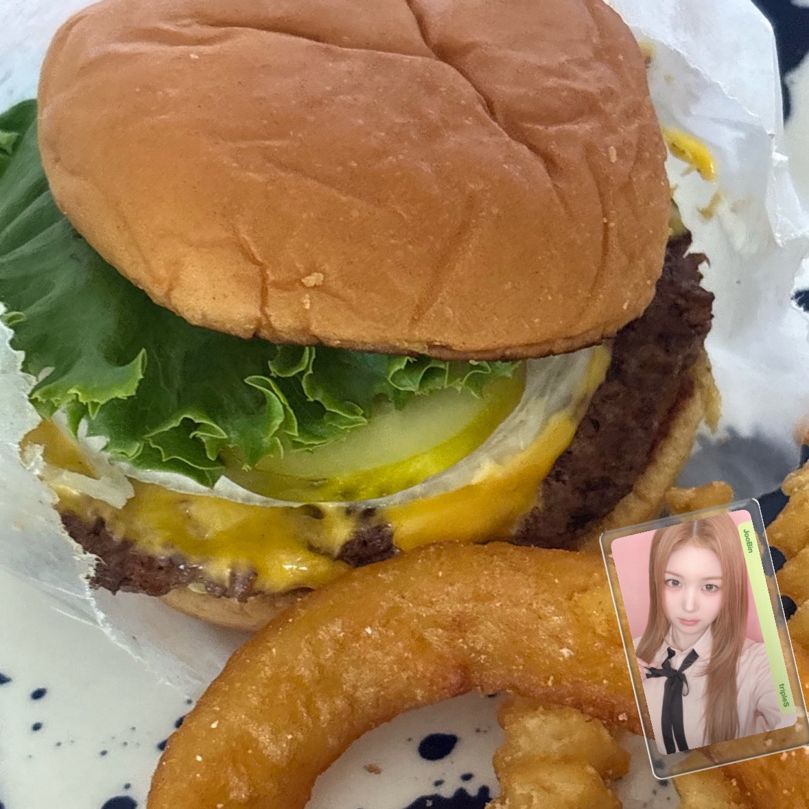 kaedejjang's tweet photo. #JoobinBurger https://t.co/4z6t50EhmJ