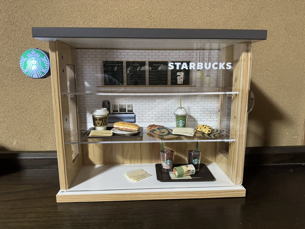 sugawaka's tweet photo. スタバのコレクションラックようやく完成〜✨👏🏻

木ダボが入らなくて軍手つけてもダメでペンチ使って組立てた〰️😵💨

最後天井と背面の木ダボの穴が微妙にズレてるっぽくて、中々入らなくて大変だった💦

組立てに50分もかかってしまったわ。。。

#スターバックス
#リワード
#コレクションラック https://t.co/GKvhNOKRva
