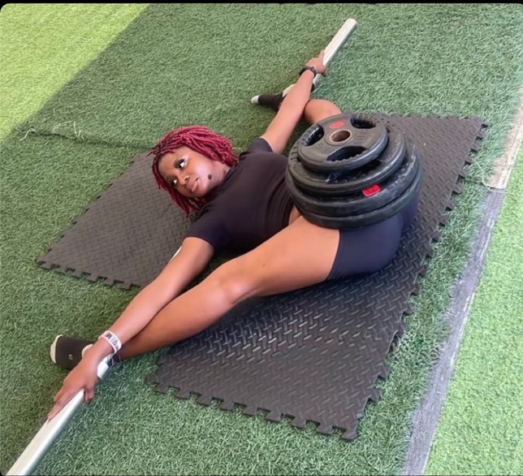 Eminiceci's tweet photo. what is she training for? 😎😱🙆 https://t.co/Lh37xcidz6