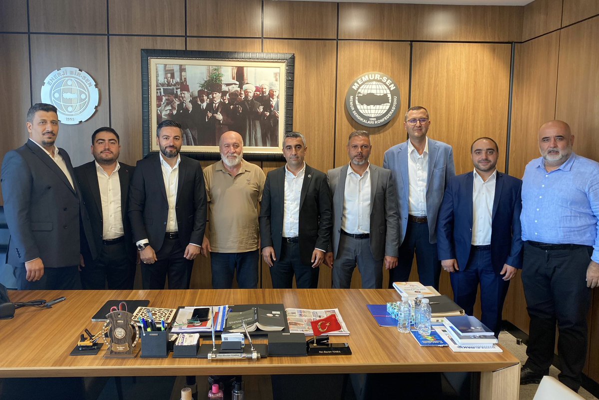 Enerji1sen's tweet photo. Sivas Sağlık-Sen İl Başkanı Mehmet Kayalı ve Yönetim Kurulu, Enerji Bir-Sen Genel Merkezimizi ziyaret ederek Genel Başkanımız Hacı Bayram Tonbul ile bir araya geldi. https://t.co/bSDCnePKfq
