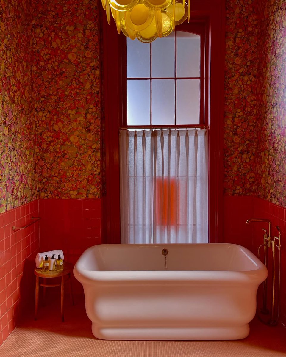miguelkuncher's tweet photo. Some valentine worthy interiors for your feed via the always lovely New Orleans ❤️‍🔥

(1/3)
(2/4) https://t.co/5GZUAAaVlI