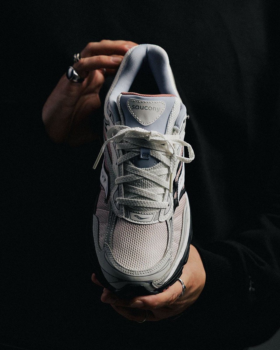 JustFreshKicks's tweet photo. Saucony ProGrid Omni 9 Fade "Red" on sale as low as $125

https://t.co/S253jfoadL https://t.co/ouuZtyPSOo