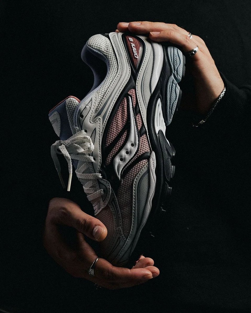 JustFreshKicks's tweet photo. Saucony ProGrid Omni 9 Fade "Red" on sale as low as $125

https://t.co/S253jfoadL https://t.co/ouuZtyPSOo
