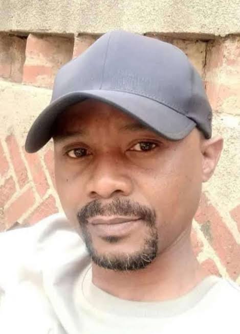 MusaMzilikazi's tweet photo. This is Gomotso Diale from Pimville Soweto

He died because of Nhlanhla Lux

Nhlanhla Lux asked him to help with chasing away illegal foreigners

Illegal foreigners shot and killed him in 2022

Today Nhlanhla Lux says illegal foreigners are our brothers are they are more welcome to stay in the country

Nhlanhla Lux loves more more than South African people