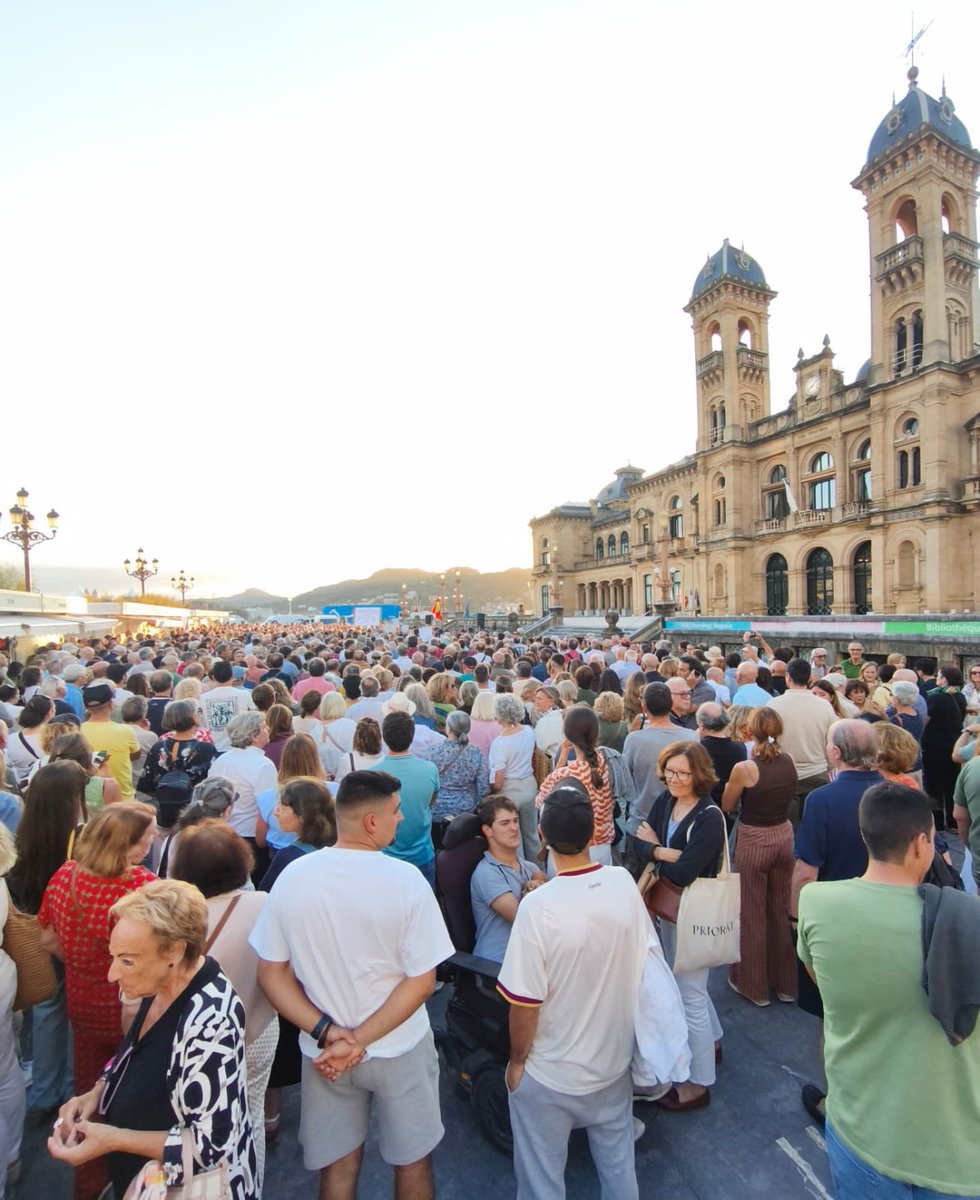 Jon_Echeverria_'s tweet photo. Esto es SAN SEBASTIÁN, Guipúzcoa, España.

Es absolutamente histórico. https://t.co/ItJ5KTuYD0