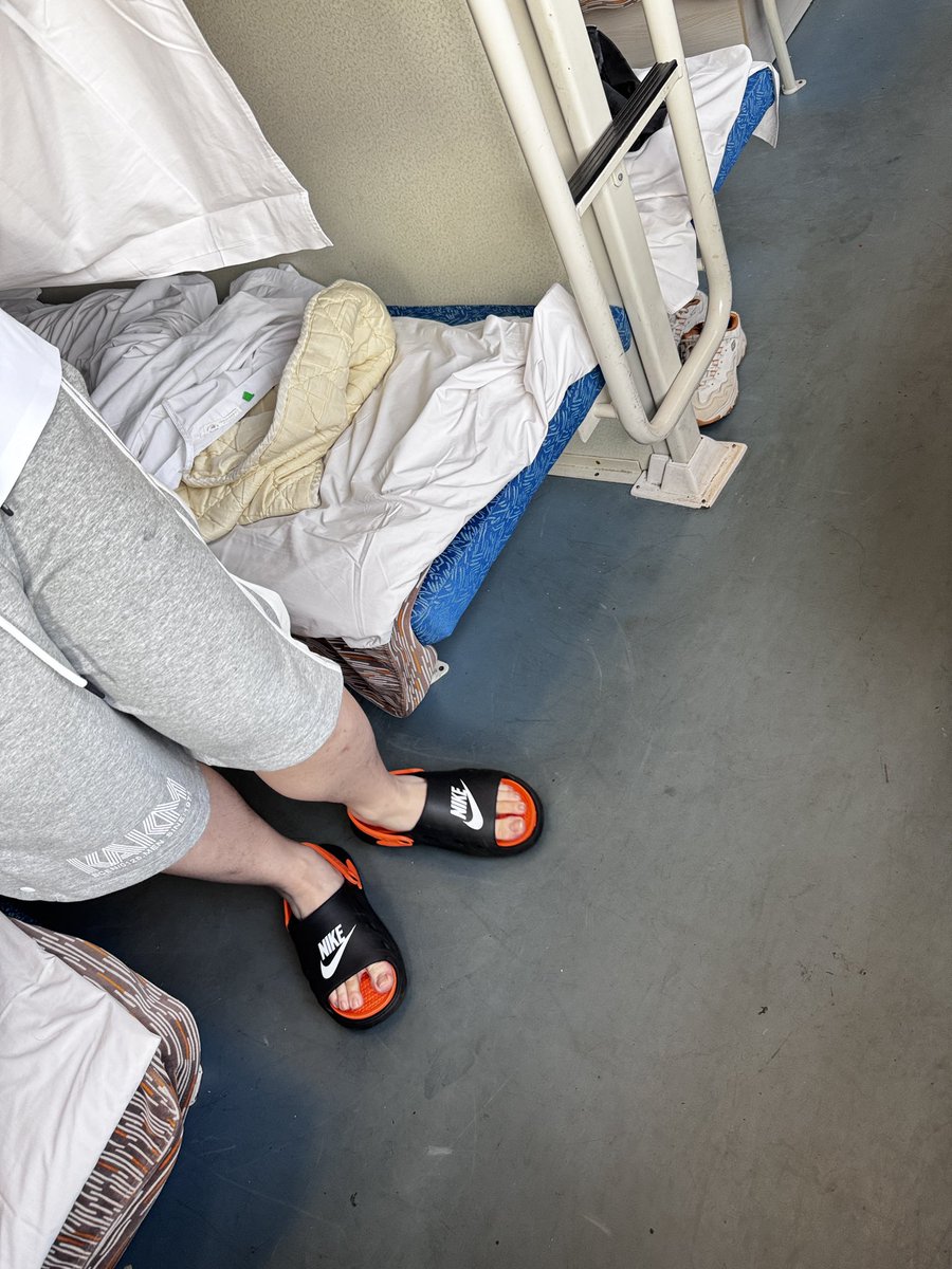 sleep36963's tweet photo. 【火车卧铺】黄毛拖鞋直男 完整版图片➕视频 私120 https://t.co/Eu221ailw2
