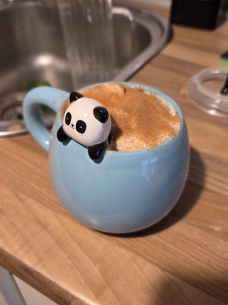 mybelovedgeto's tweet photo. la taza que me ha sacado mi hermana para el café, casi lloro https://t.co/Z2qdqBUpYp