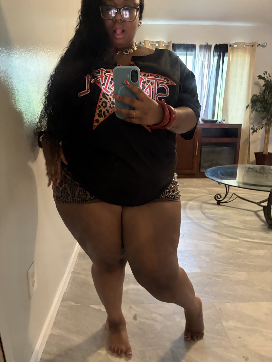 phaatMaa1's tweet photo. k make sure yall follow me so I can post more , see yall later😇 •kisses• https://t.co/WYmxHKaW3g