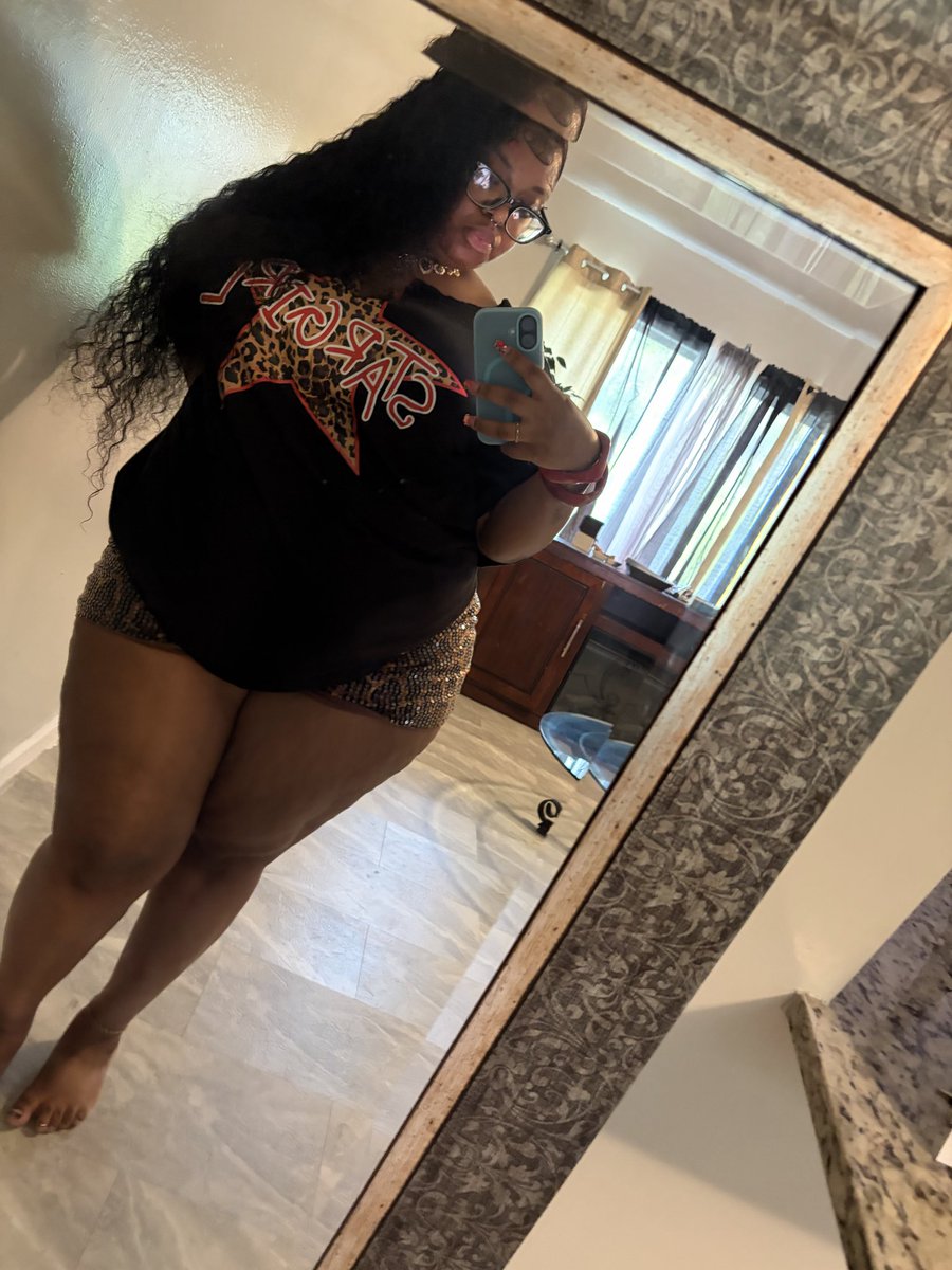 phaatMaa1's tweet photo. k make sure yall follow me so I can post more , see yall later😇 •kisses• https://t.co/WYmxHKaW3g