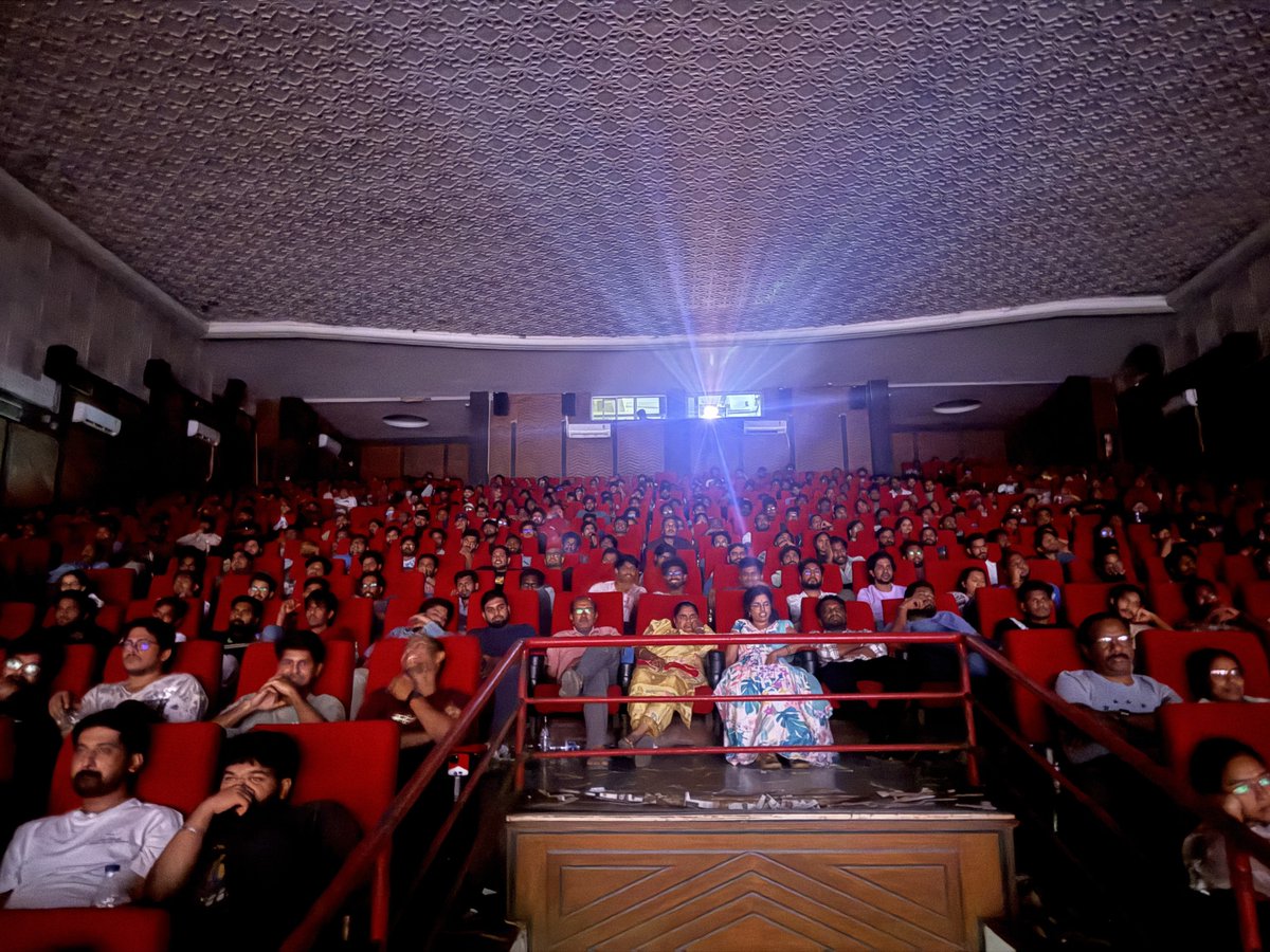 VangaPictures's tweet photo. Housefullu…
NAVVULU FULLUUU 😍🔥🙏🏻

Brahmaramba Theatre ♥️♥️♥️

#Romanchakam https://t.co/N5flSl4xbS