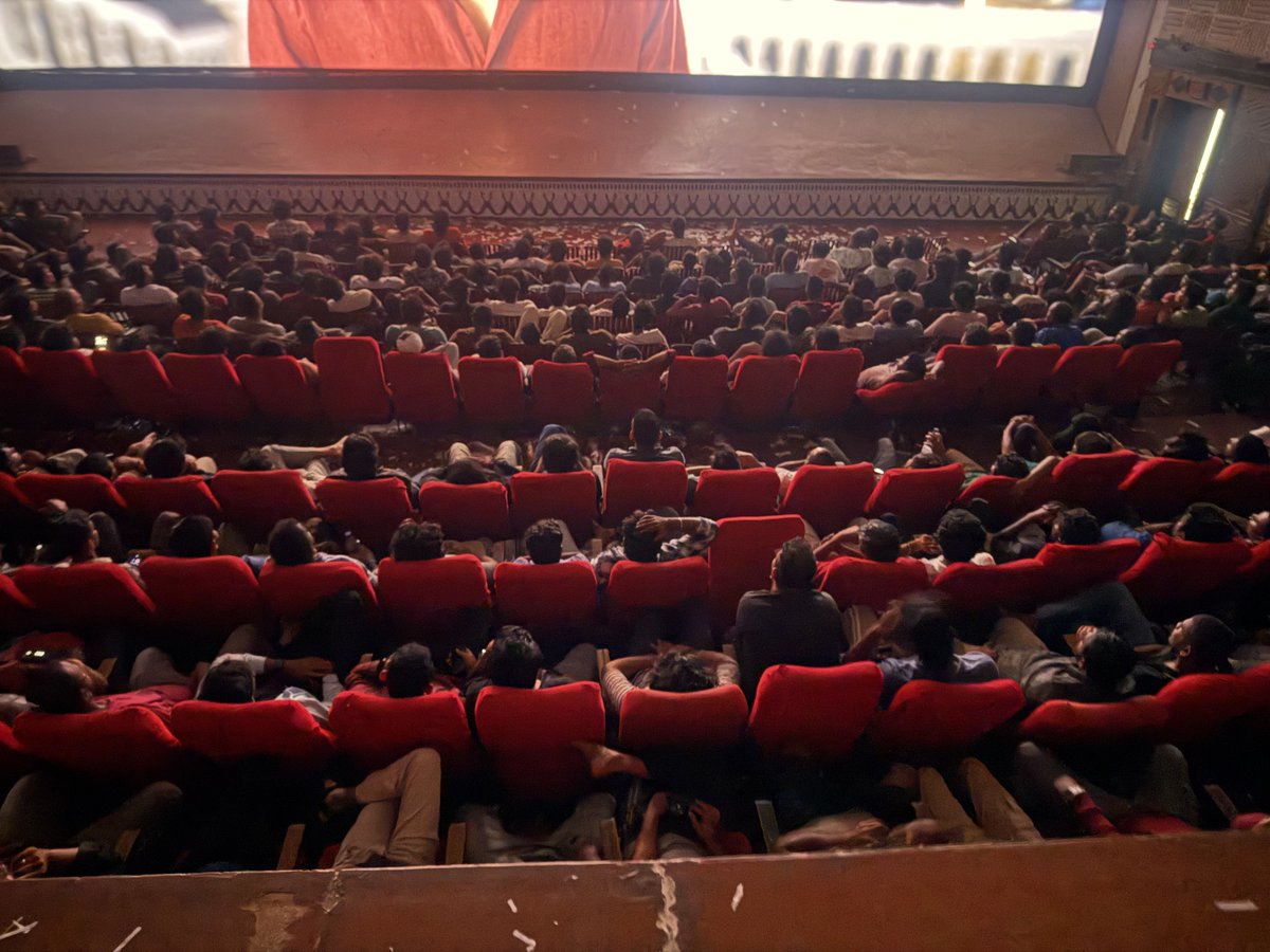 VangaPictures's tweet photo. Housefullu…
NAVVULU FULLUUU 😍🔥🙏🏻

Brahmaramba Theatre ♥️♥️♥️

#Romanchakam https://t.co/N5flSl4xbS