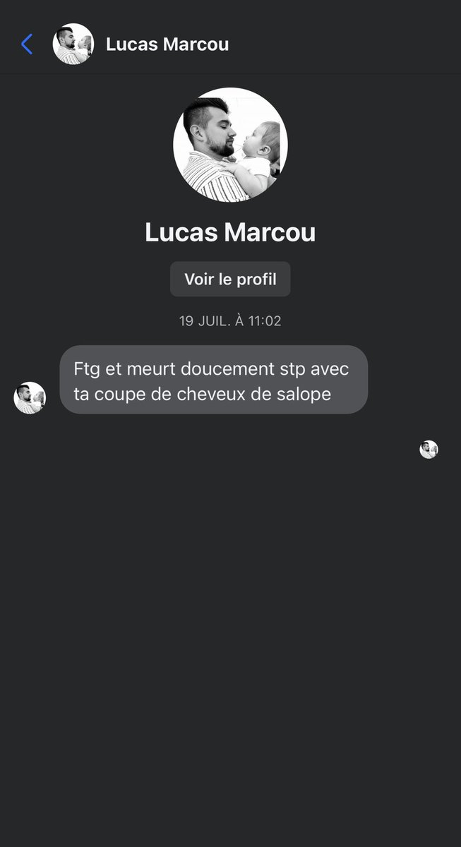 yanis_ejj's tweet photo. Enft j'ai repensé à ce mec qui m'a menacé de mort en dm sur facebook pour des avis foot ducoup j'ai envoyé un mail au collège où il travaille RDV BIENTÔT MEC https://t.co/4fZQc2vSkf