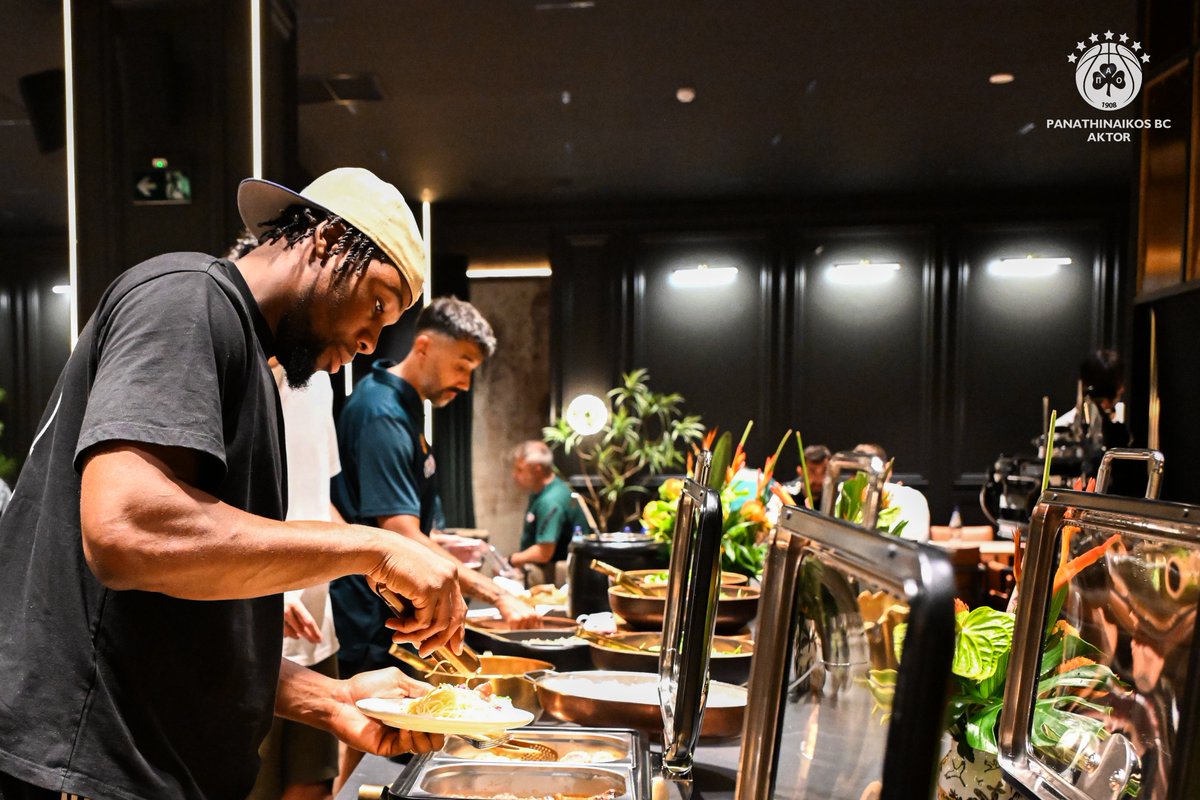 Paobcgr's tweet photo. Daily life at Panathinaikos BC AKTOR reaches elite international standards ☘️ ✨

Every morning before taking the Glass Floor and right after practice wraps up, our players and coaching staff gather at the brand-new Platinum Lounge inside Telekom Center Athens.

Elite sports nutrition and top-tier care meet the ultimate family vibe. 💚

#WeTheGreens #paobcaktor #Club1908