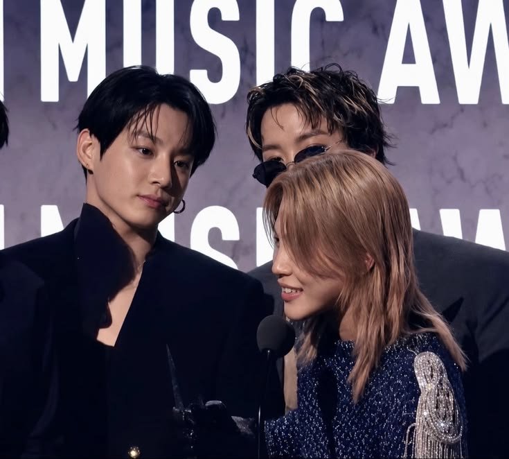 iadorekookmi's tweet photo. the look of love https://t.co/oB5YBAud5z