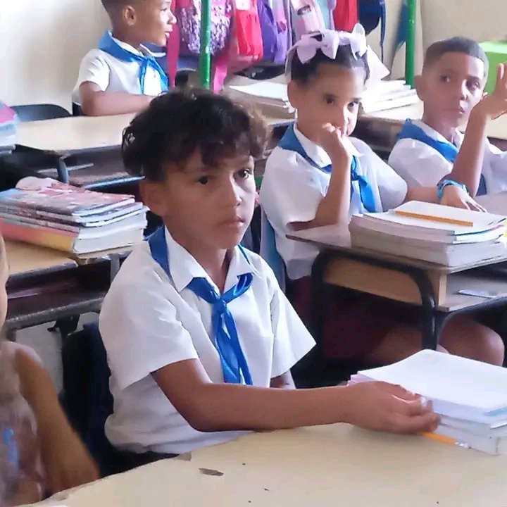 TonyPRoble's tweet photo. Imágenes de una etapa nueva que llena de orgullo, compromiso y ganar de hacer más por nuestra #Cuba 🇨🇺.
#DeRegresoALasAulas #DeRegresoAClases https://t.co/5kSdJlDCUA