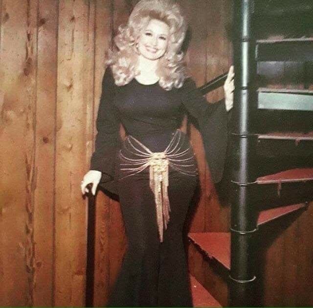 Gracro5's tweet photo. Dolly Parton (1970s) https://t.co/aqQ53AsRKw