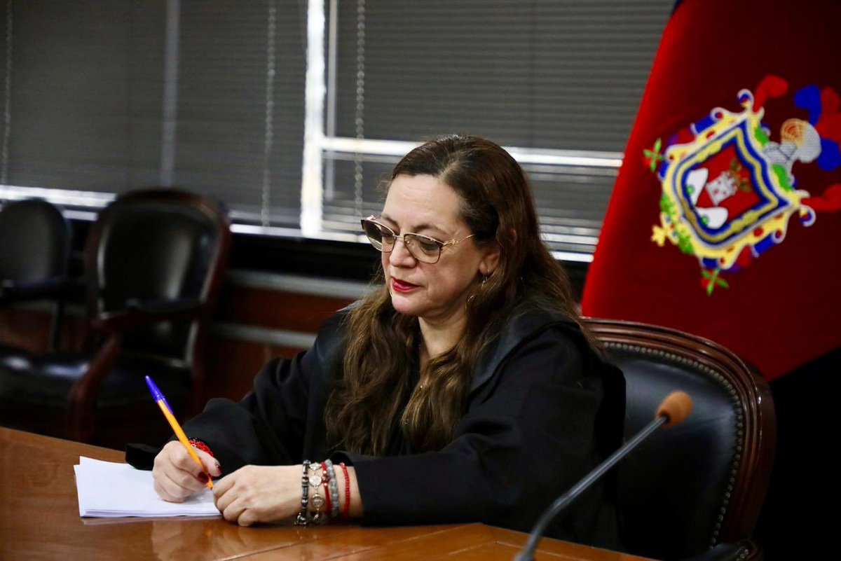 FiscaliaEcuador's tweet photo. #AHORA | #CasoBlindado: con la presencia del fiscal general del Estado (e), #LeonardoAlarcón, se reinstala la audiencia de vinculación de 7 personas naturales y 3 jurídicas por presunto #LavadoDeActivos. Hoy se conocerá la decisión sobre las medidas solicitadas por #FiscalíaEc. https://t.co/4uojxZbvDS