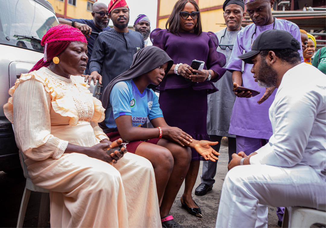 followlasg's tweet photo. DG OF LSSC MEETS MOTHER IN VIRAL VIDEO ON DAUGHTER’S ORDEAL
https://t.co/U2QS47AhsR
@jidesanwoolu @drobafemihamzat @LekanFatodu @gbenga_omo @gboyegaakosile @BarrBimbola @Mr_JAGs @Riddwane
#AGreaterLagosRising
#LASG https://t.co/ZB0psOpVEp