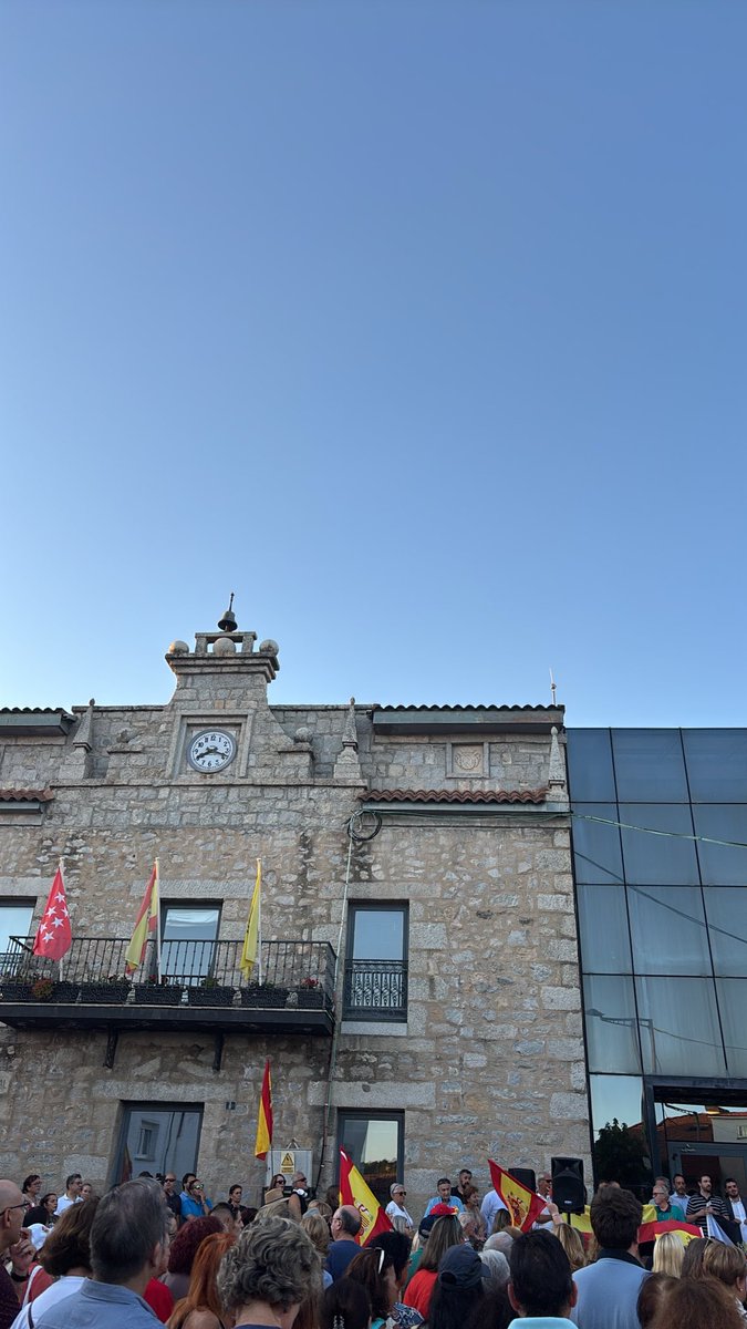 MaluchiV's tweet photo. Collado Villalba con Ceuta #CeutaEsEspaña #CeutaNoEstáSola https://t.co/hflk4UL8Ab