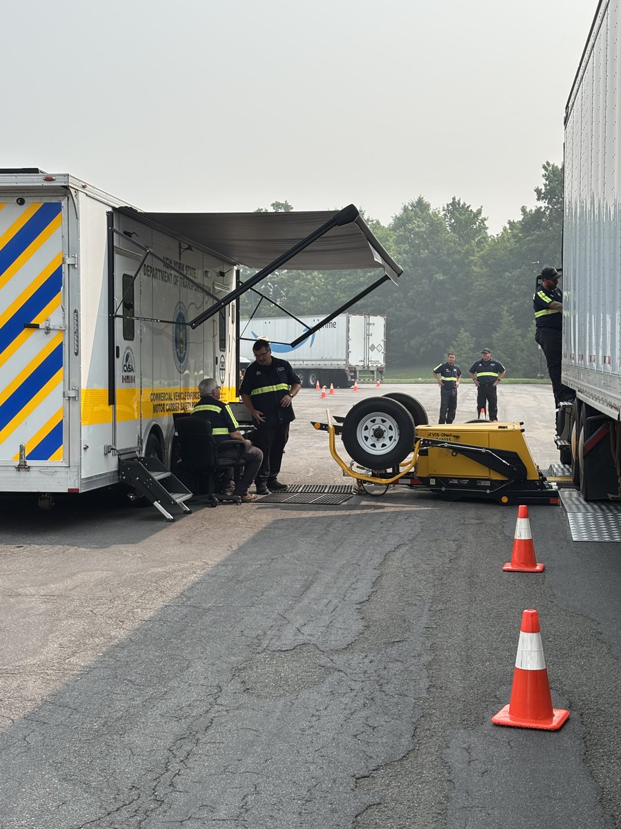 FMCSA's tweet photo. Recently, FMCSA partnered with @NYSDOT  &amp; @nyspolice on a targeted CMV safety initiative along I-81. 
363 CMVs inspected. 
23 drivers OOS. 
20 vehicles OOS. 
Strong enforcement protects compliant carriers, the CMV industry &amp; all on American roads. https://t.co/f5GO8XqKhx