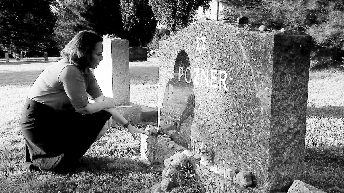 Donna_In_Heaven's tweet photo. "Our next stop is the airport to fly back to Sandy Hook. We visit Noah's grave in a cemetery so tiny that we drive past the entrance..." Lisa Millar says she got emotional visiting Noah Pozner's grave (ABC Foreign Correspondent) #FairUse
JPEG Quality 53% same views
#ThinkingCap https://t.co/rJ917uiSbk