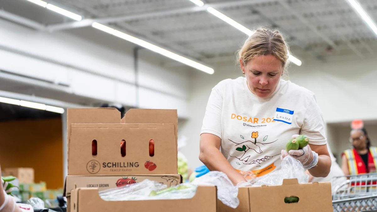 A volunteer packing food at DOSAR