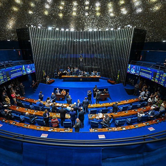 stagepopbr's tweet photo. 🚨 VITÓRIA DO POVO BRASILEIRO! A Comissão de Constituição e Justiça do Senado APROVOU a PEC do FIM da escala 6x1. https://t.co/DyH0z68cdj