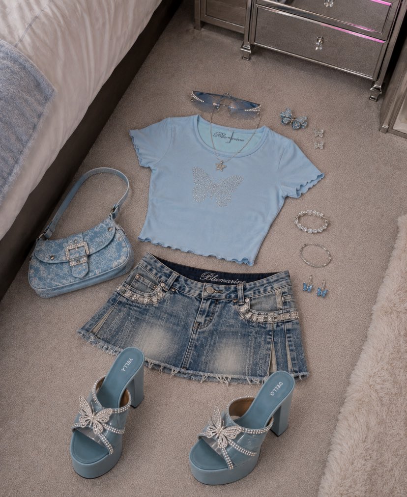 PinkPrivilege5's tweet photo. Baby blue butterflies 🦋💙 https://t.co/Ja2bwaOIWs