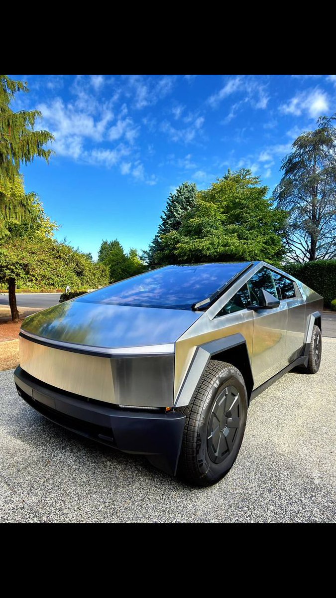 Tholany5's tweet photo. Model X combines luxury, space, and technology perfectly. #Cybertruck #FSD #Tesla https://t.co/wrAtDrGyIM
