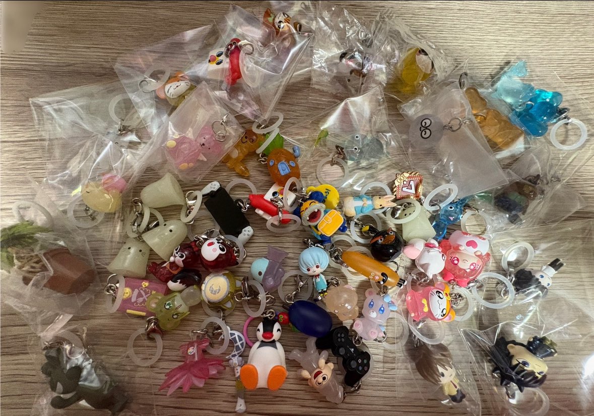 z4bk4's tweet photo. めじるしアクセサリー  たまごっち mikko とっとこハム太郎 アイカツ ピクミン

求┆写真に無いものなんでも>>定価＋送料(フリマ経由の場合＋手数料)

譲┆写真1.2枚目のもの

写真に無いものは基本的になんでも求めております
 #めじるしアクセサリー買取  #めじるしアクセサリー交換 https://t.co/lRhD8eV5dM