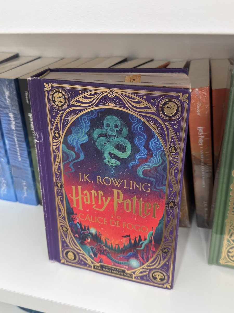 harrypottergguk's tweet photo. meu novo hiperfoco são essas edições de hp, mas tipo…. 400 conto mano 🤡🤡 https://t.co/HJtjTfmo7l