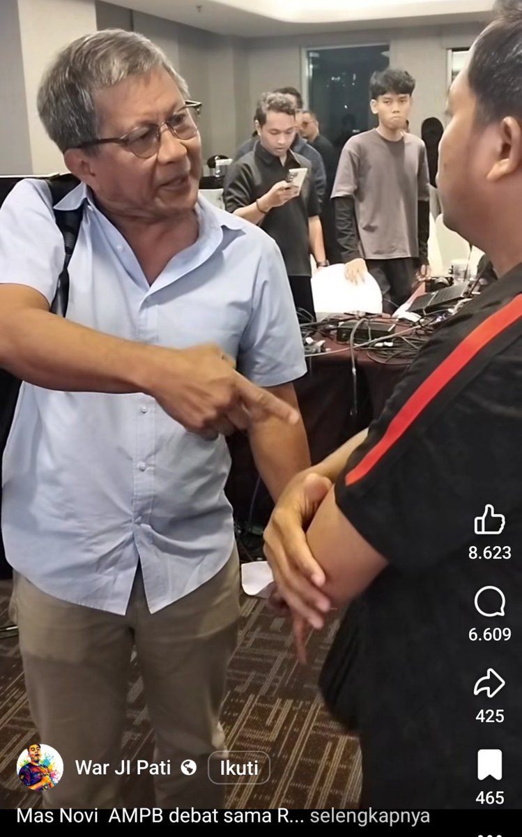 txtpersahaman's tweet photo. Selain Anies, Rocky Gerung juga menolak terhadap penerapan hukuman mati di Indonesia, termasuk untuk para koruptor saat debat vs AMPB PATI

Menurutnya, hukuman mati sangat berbahaya karena adanya risiko kesalahan vonis (judicial error) dalam sistem peradilan yang tidak bisa dipulihkan jika seseorang terlanjur dieksekusi

Rocky: Di Indonesia itu gak boleh ada hukuman mati. Kenapa? Karena ada kemungkinan salah hukum. Kasus Sengkon dan Karta itu buktinya, semua salah peradilan
AMPB Pati: Tapi menurut saya, hukuman mati itu yang paling efektif.
Rocky: Kalau orang yang nggak bersalah terlanjur dihukum mati, bagaimana? Nanti mau dipulihkan?