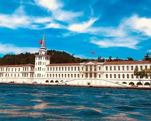 bakkoy's tweet photo. Dünyanın en güçlü ordularına sahip ülkeler (ABD, Rusya, İngiltere, Fransa), kendi kültürlerine uygun askeri lise ve hazırlık okulu modellerini titizlikle korumakta ve genç yaşta askeri aidiyet duygusunu inşa etmektedir.
@TSKGnkur @tcsavunma @TesudMerkez https://t.co/KXb9yLQtsD
