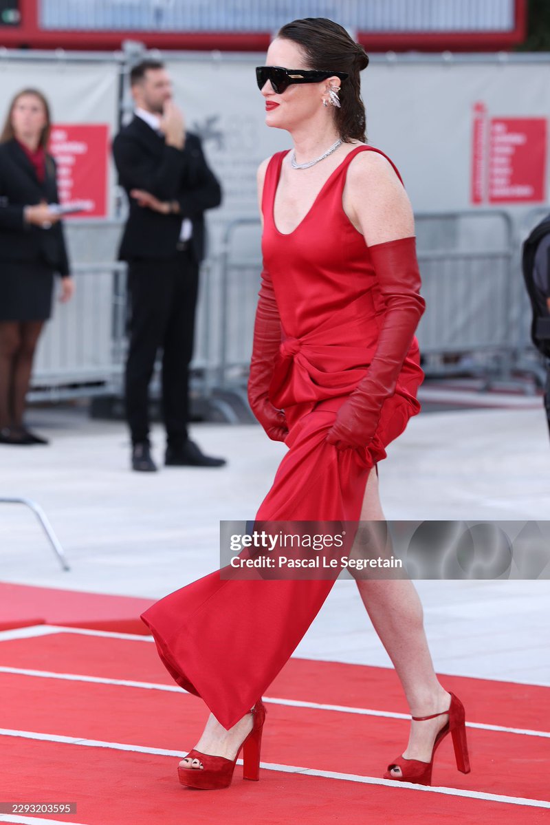 foylittlebean's tweet photo. ain’t no way she’s real 💋🧎🏻♀️
(I guess I’ll confirm that in 2 weeks at tiff hehe)
#veniceinternationalfilmfestival #clairefoy #ink https://t.co/9cQxX2uQI3