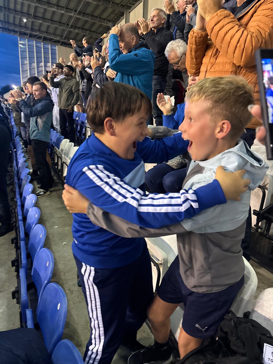 EmmaBenbow's tweet photo. How it feels when @LaticsOfficial find the back of the net!  What a game tonight 💙 
#Imabeliever #youaremysunshine https://t.co/ihbBwnm1hP