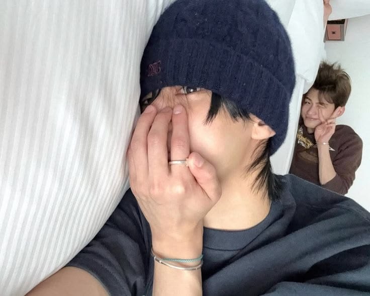 DohoonIssue's tweet photo. gw..... gw harus banhun pagi..... mandi pagi...... dan kelas pagi....... byesemua........ https://t.co/w5klLEXqSL