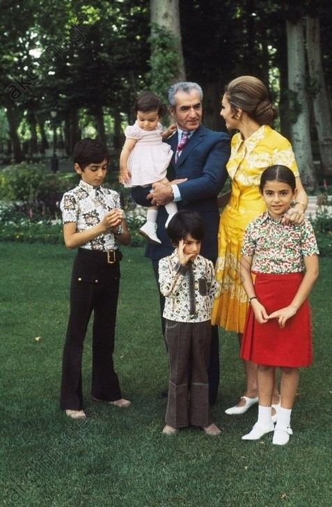 alirezaax03's tweet photo. خاندان پهلوی 👑 https://t.co/QdoEjekC7R
