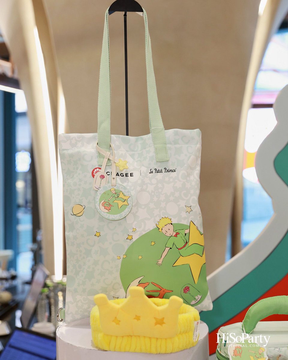 moonjwisung's tweet photo. Kabibili ko lang talaga ng tumbler Chagee e 😭 but ig I’ll buy another one CUZ IT’S LE PETIT PRINCE?!🥹

THE BAGS ARE SO CUTE THO AND THEIR SLEEPING EYE MASK!🥹 https://t.co/NKNyUrCnyL