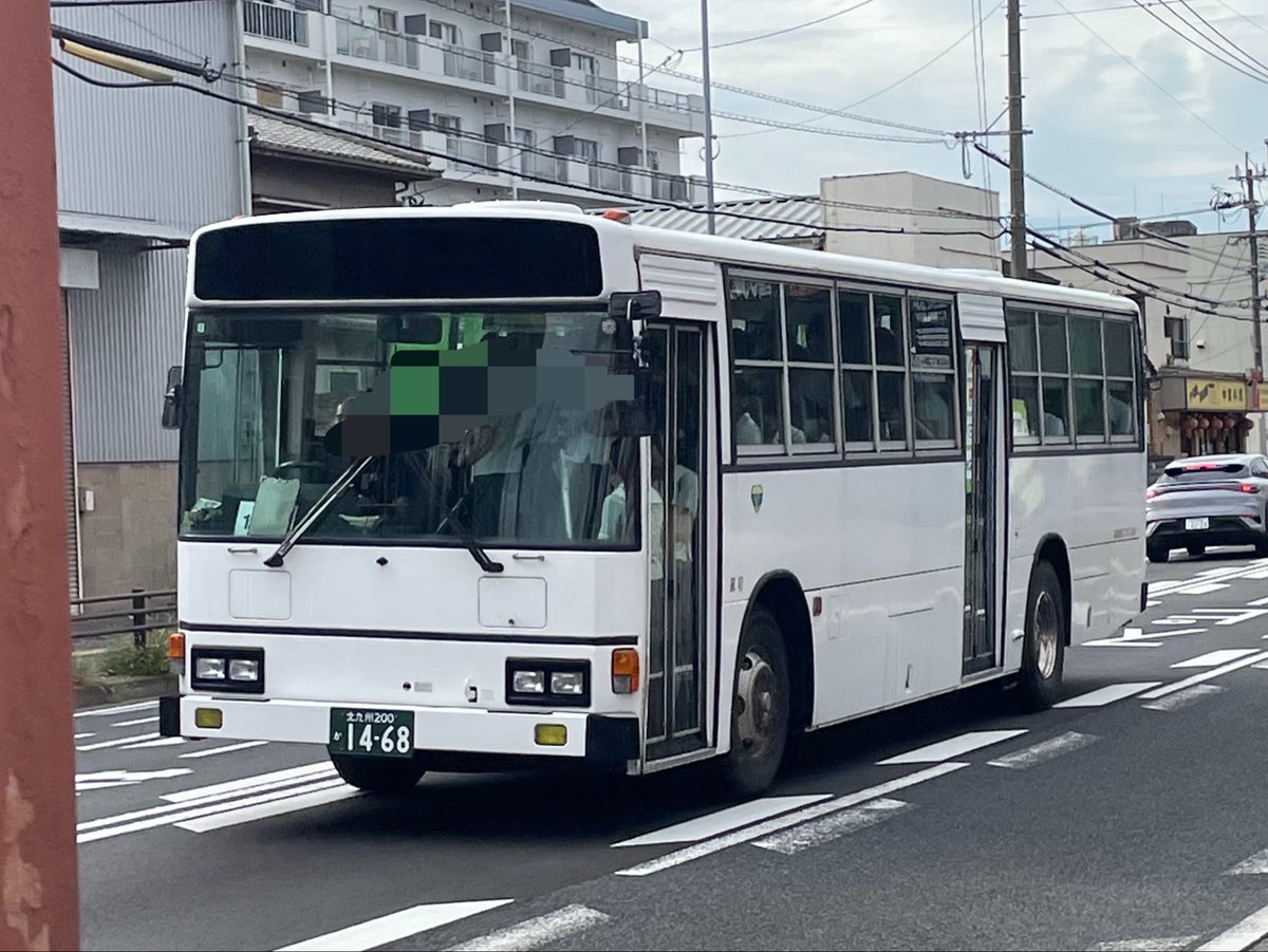 JR_Ishitetsu's tweet photo. 先程枝光駅付近で古そうなバスを発見👀 https://t.co/8mA5oPuJox