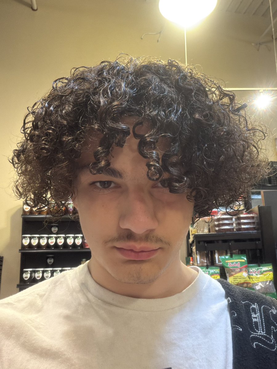Ironman1012sd's tweet photo. Ik no one bouta c dis
But idk if I should grow my hair out again or trim it again https://t.co/rpiyRDprn2