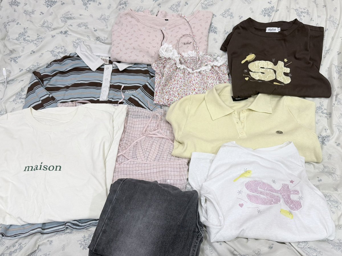 areyouoktodayy's tweet photo. ปล่อยต่อเสื้อผ้า โละๆมีนิดๆ ค่าส่ง40฿ 

#ส่งต่อเสื้อผ้า #ส่งต่อสภาพนางฟ้า #เสื้อผ้ามือสอง #แบรนด์อจ https://t.co/UKJTf1yMlV