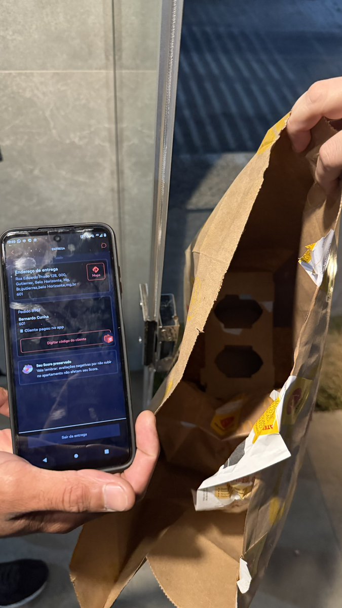 becunha's tweet photo. Bacana demais, @McDonalds_BR. Pedindo McFish pelo app do Mequi pela 1ª vez nessa volta, não me mandaram a bebida, solicitei reembolso no app e simplesmente falaram que não foi aprovado. Que serviço horroroso que vocês tem. E não há o que fazer mais. https://t.co/om3ESz24GV