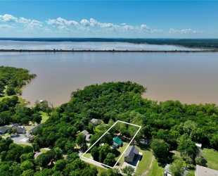 lakehubcom's tweet photo. Lake Eufaula Real Estate For Sale: WATERFRONT COTTAGE JUST OFF THE HIGHWAY AT LAKE EUFAULA, OK!2630748 https://t.co/dA5RaosB69 #lakehub #texas https://t.co/4SSJg1NBq2