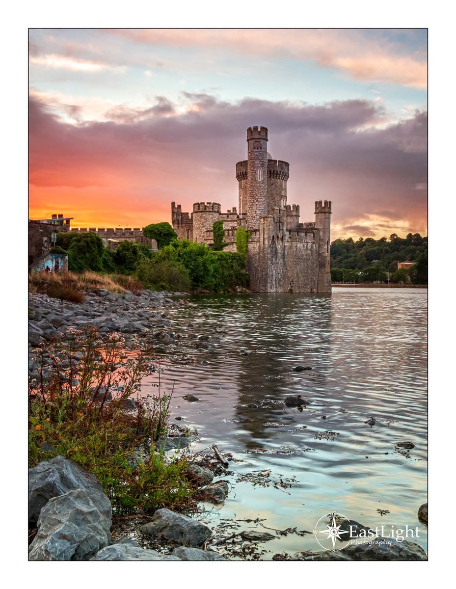 ThisIsIreland3's tweet photo. Sunset at Blackrock Castle on a beautiful evening 🌅🏰

📍County Cork - Ireland 🇮🇪 

📸 EastLight Photography

Goodnight from Ireland, sleep well and peacefully 💚 

#Cork #Blackrock #Ireland #Castle #Sunset #Castle #Goodnight #Peace #Sleep https://t.co/vtxtum3JRu